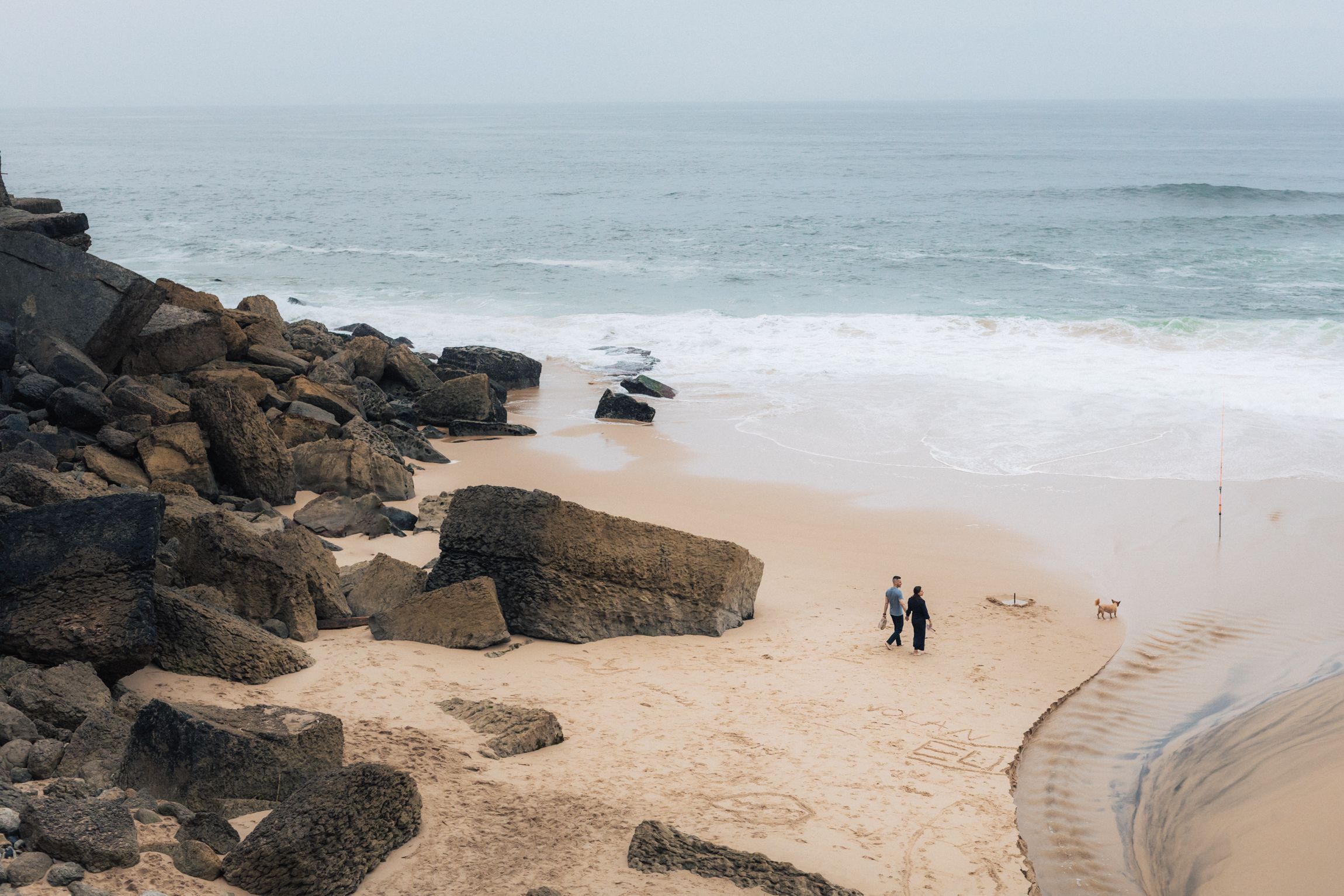 Natural and intimate pregnancy session at azenhas do Mar, portugal, capturing the beauty of a couple expecting their first child