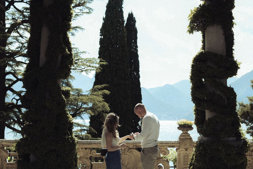 Demande surprise à la villa balbianello au lac Como Coralie of the Valley