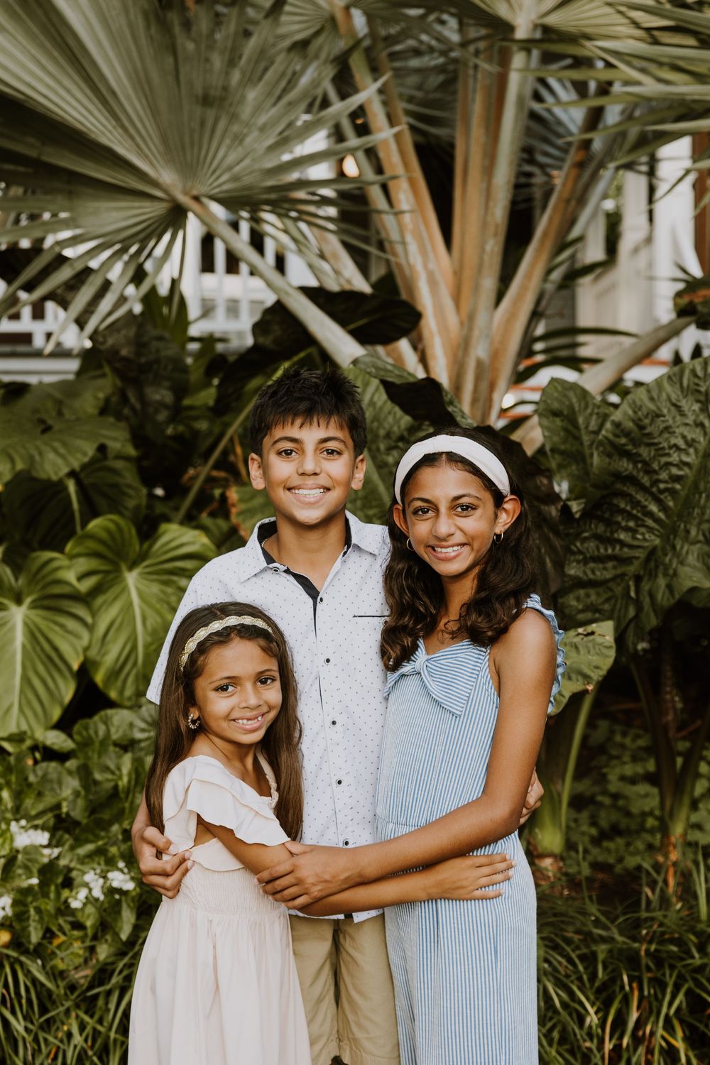 Golden hour summer family photos captured by Lindsay McDow Photography on Lake Trail on Palm Beach Island