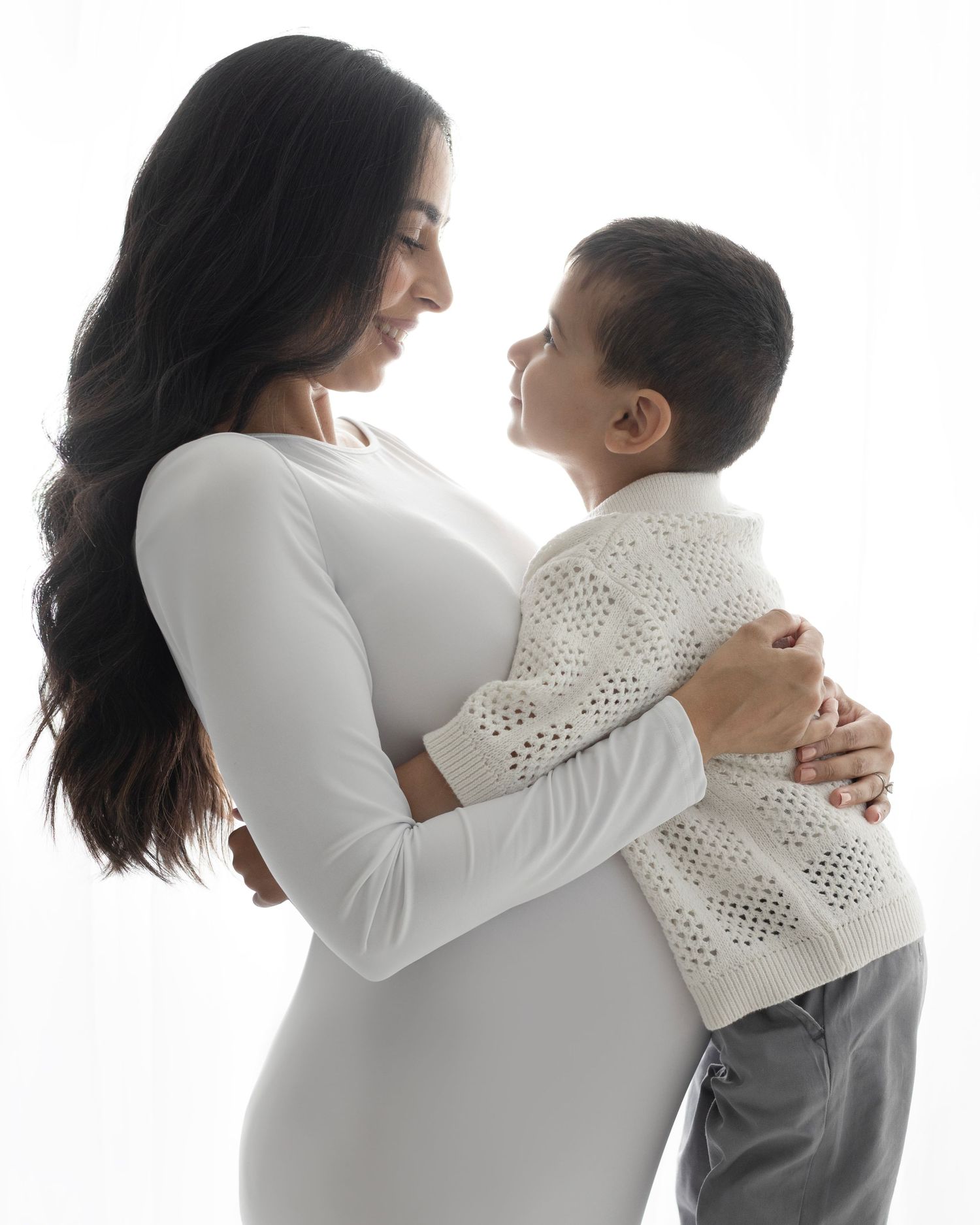 Elizabeth Lang Photography Surrey. maternity pose mom and son