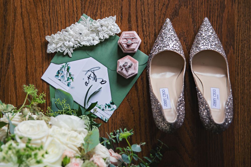 Cute and quirky little wedding in Schomberg and Arlington Estate by photographer Shawn Van Daele