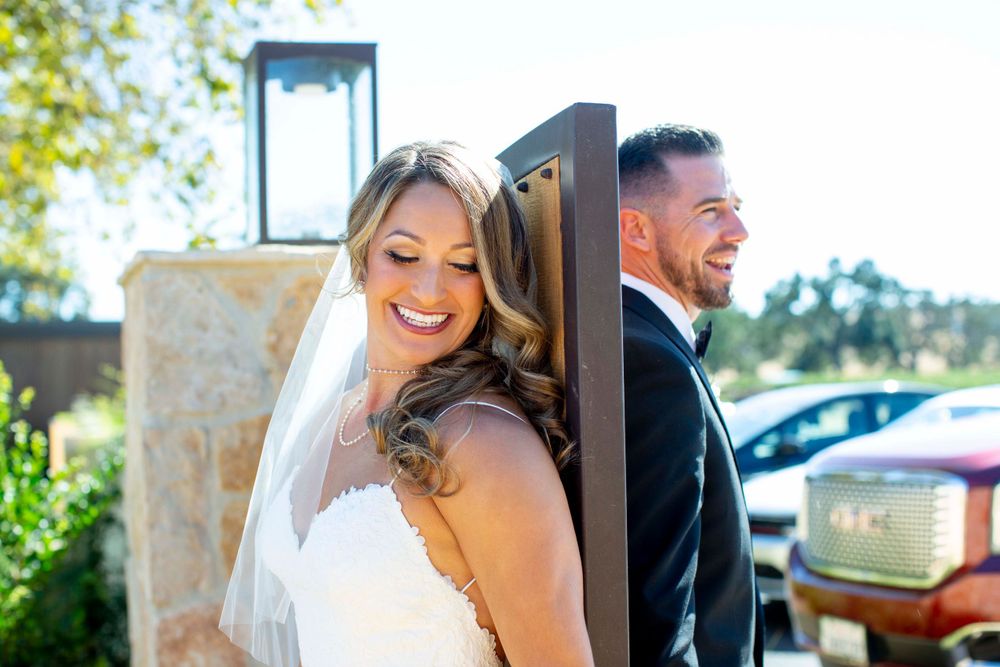 bride and groom avoiding contact at Rava Winery
