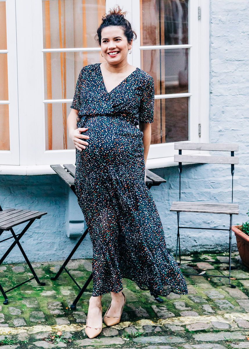 A personal branding photoshoot for a personal stylist helping pregnant women being stylish