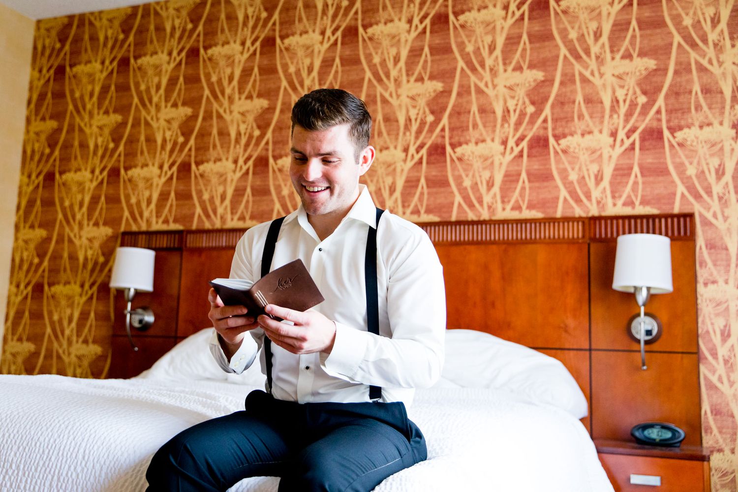 groom reads messages from the bride before his fall chicago wedding