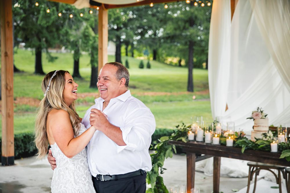 Cute and quirky little wedding in Schomberg and Arlington Estate by photographer Shawn Van Daele