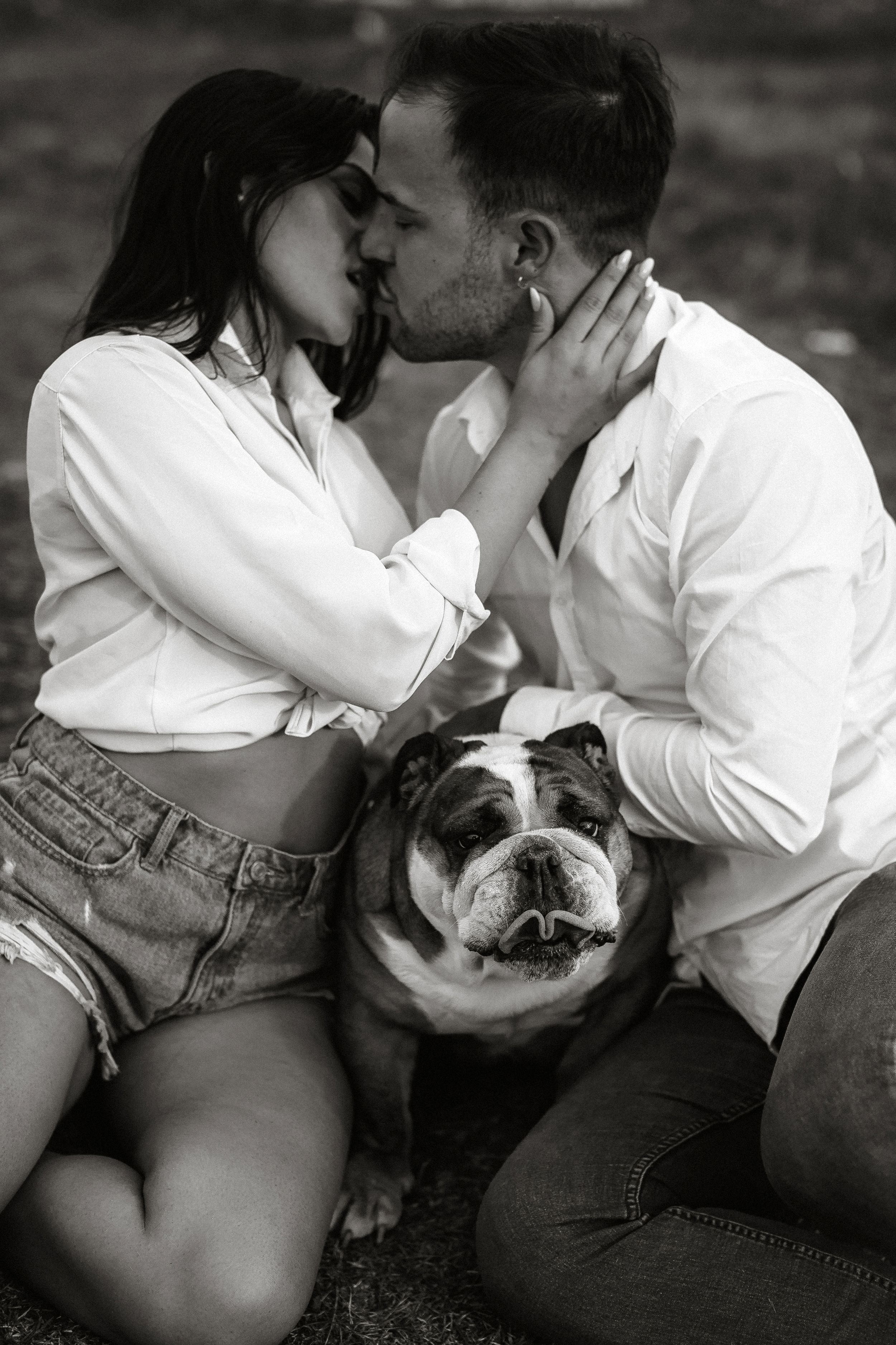 Puglia - couple - prematrimoniale - sessione di coppia - mare - spiaggia- dog - wedding photographer - matrimonio