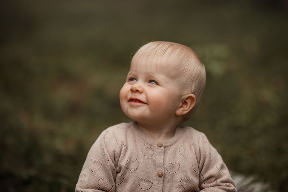 Utefotografering melhus
Barnefotografering Trondheim, Trøndelag, Melhus, babyfotograf Malin Berdal. Studiofotograf Studio bilder.