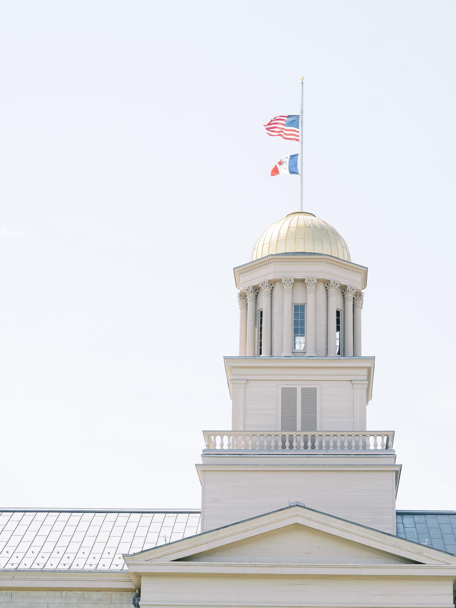 Iowa City, Iowa proposal and engagement photos on the Pentacrest