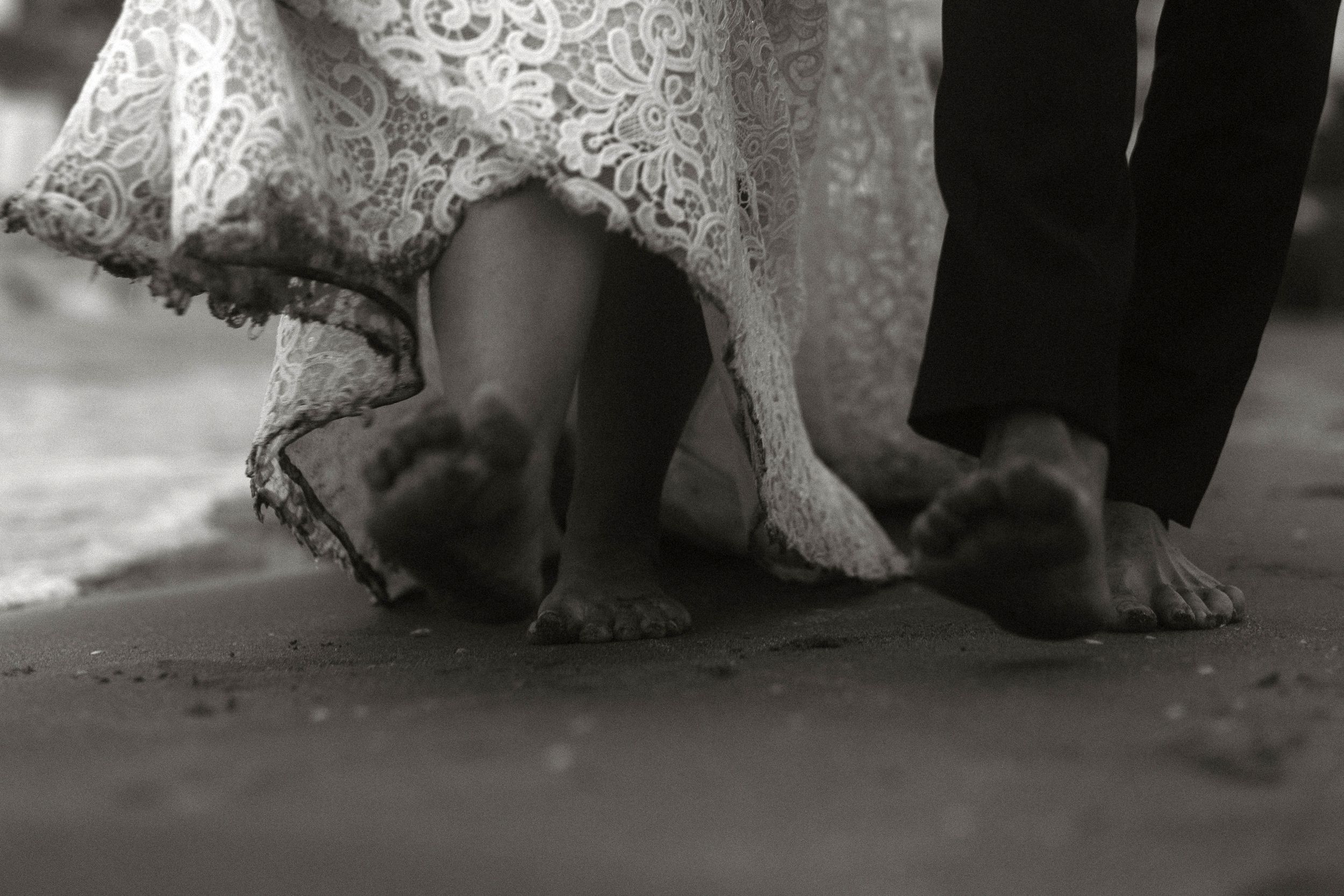 Post wedding - coppia - fuga d'amore - mare - spiaggia - scambio di promesse - Puglia