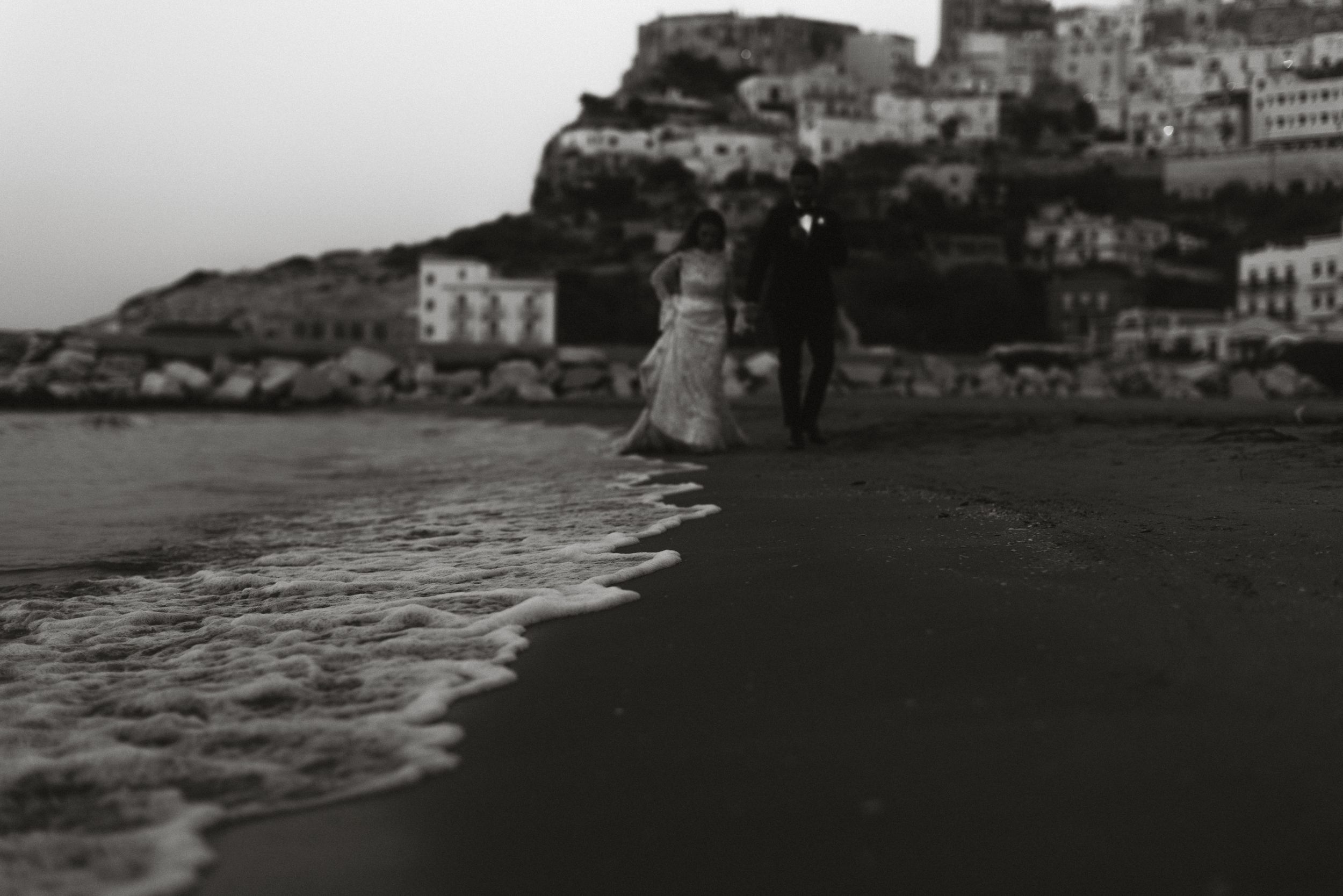 Post wedding - coppia - fuga d'amore - mare - spiaggia - scambio di promesse - Puglia