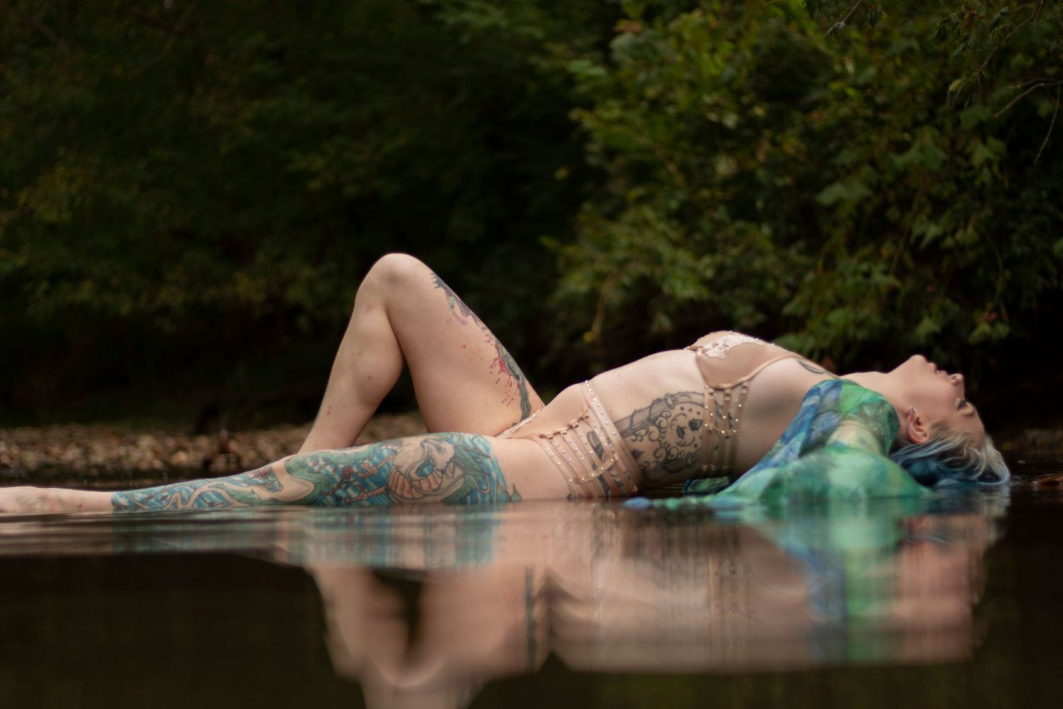 reflection boudoir, boudoir photographer columbia mo, missouri, hallsville, ashland, fulton, mid mo, mid missouri