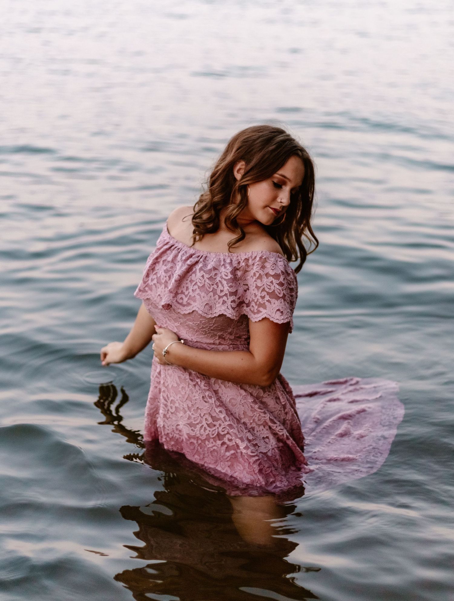 unique senior photo idea, playing in the water