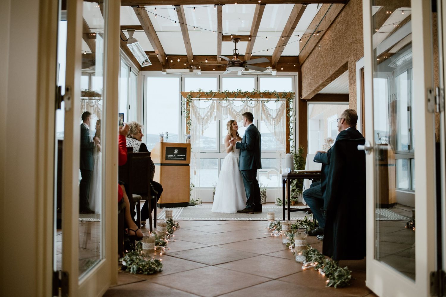 Bride-and-groom-ceremony-hotel-el-dorado