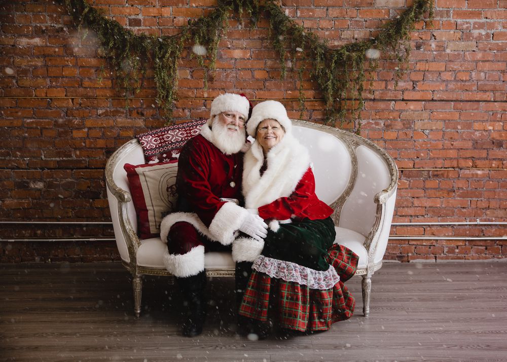 Calgary Mr and Mrs Santa Claus Tkshotz