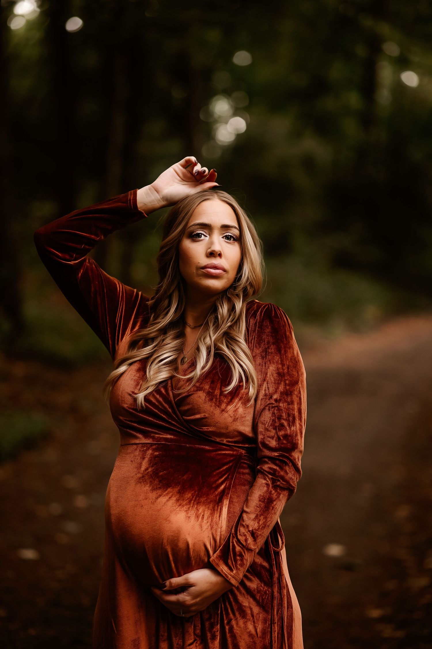 dark and moody maternity photographer ohio
