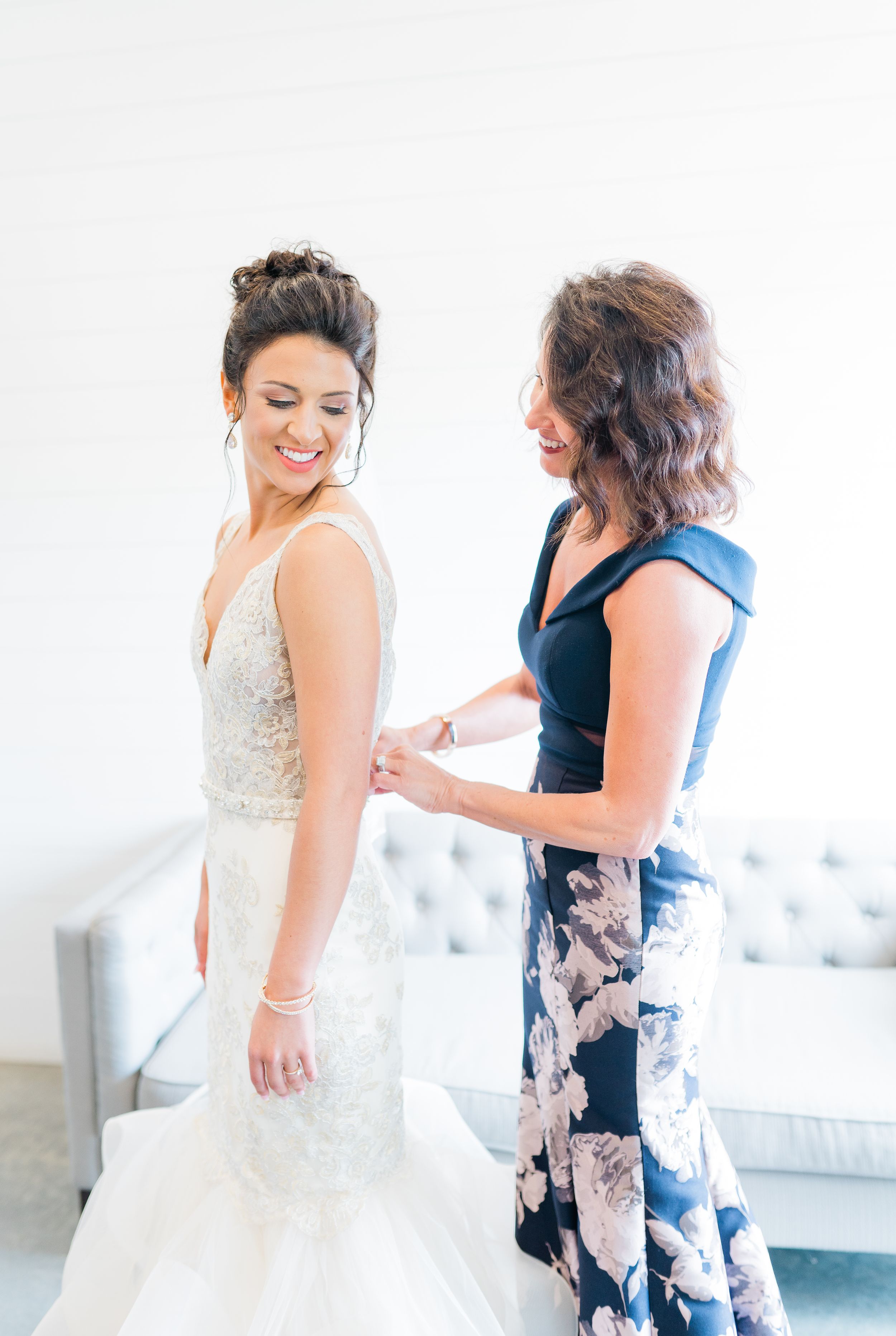 Rustic natural wedding at Red Acre Barn in Prole, Iowa
