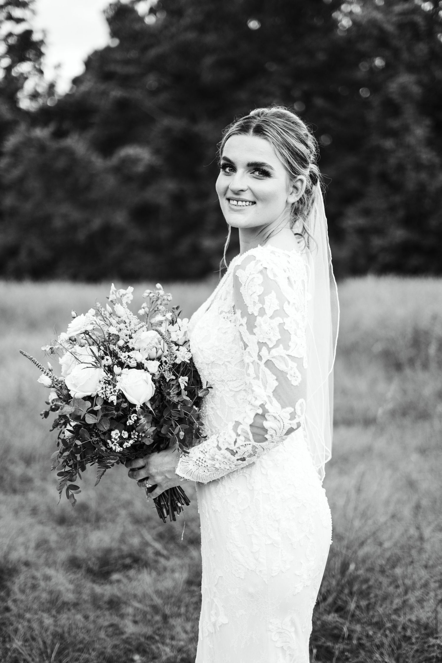 How to nail your bridal portraits, Posing ideas, Samantha Welch, Welch Photography, Arkansas Wedding Photographer.