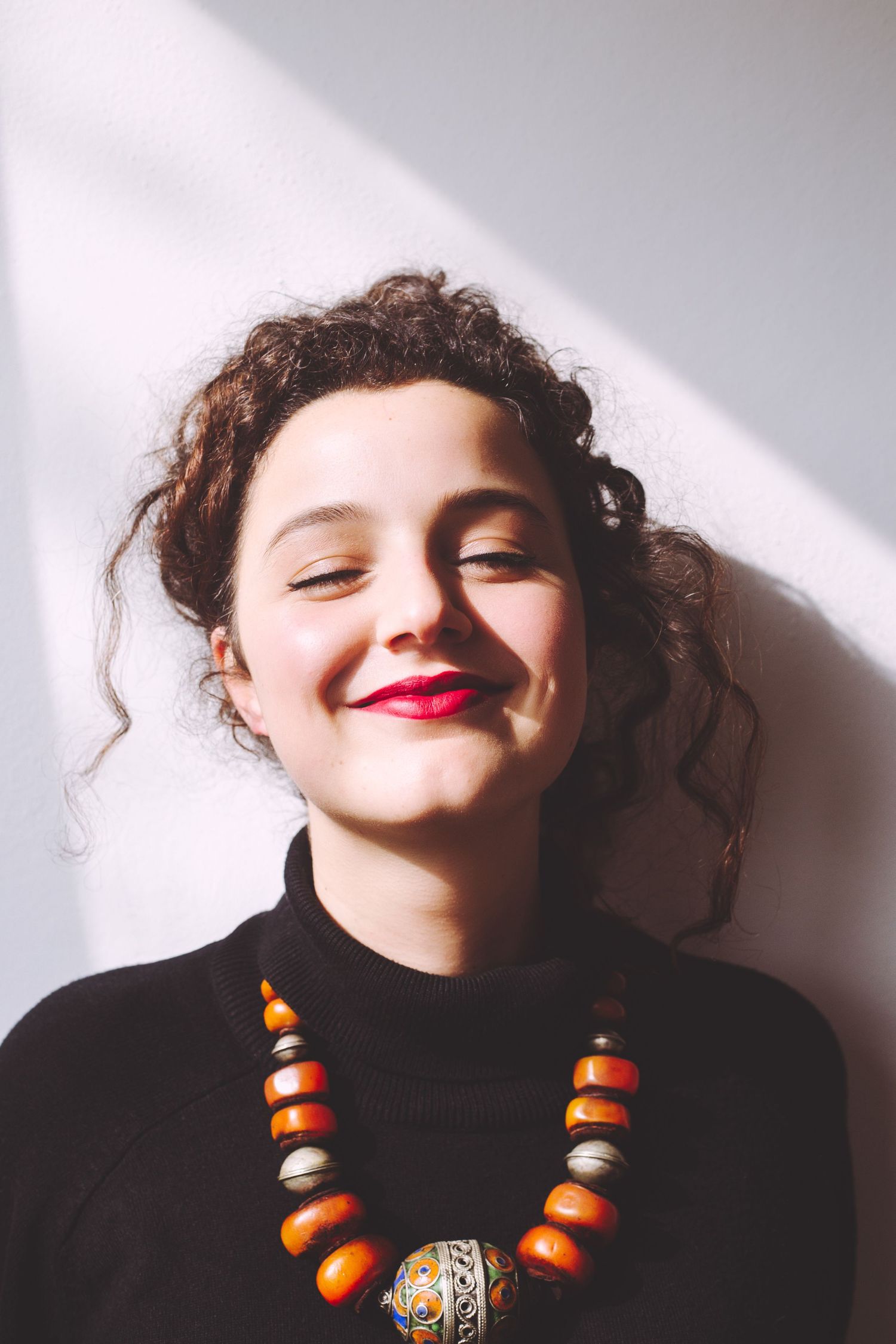 Stijlvolle, ongedwongen portretfotografie door Burra & Kooka - Portretfotograaf uit Rotterdam - Roufaida Aboutaleb