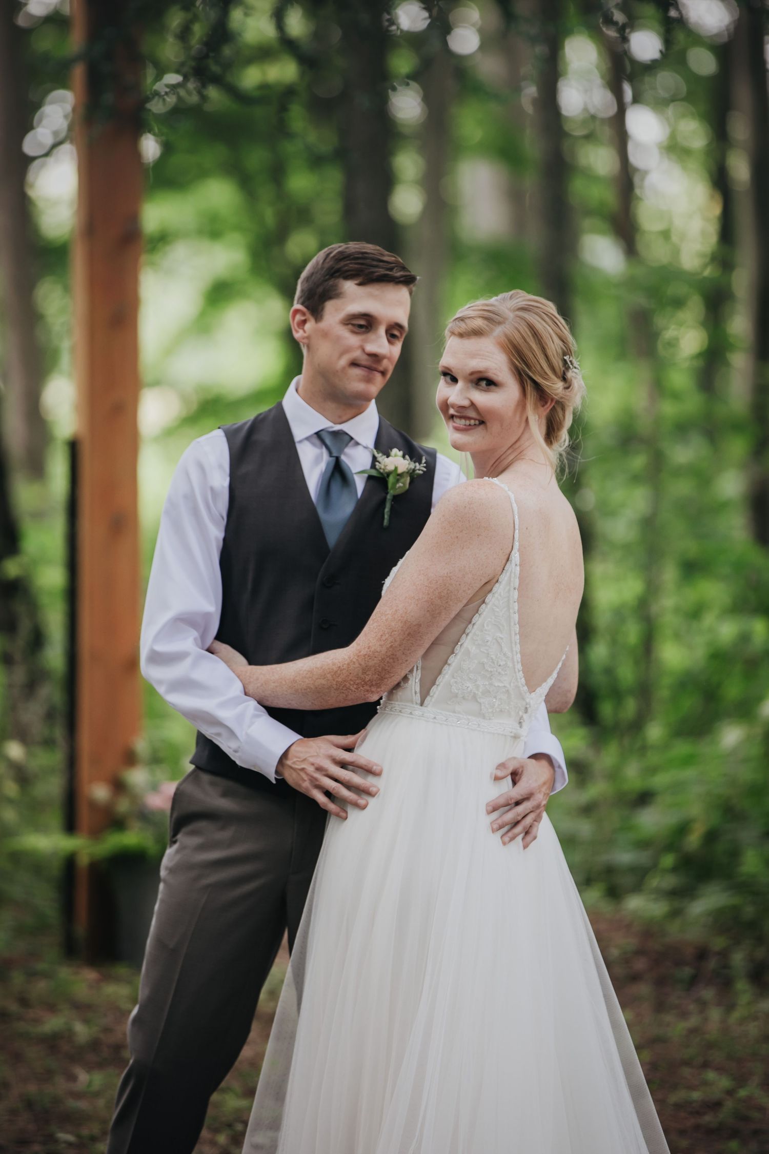 Charming rustic backyard wedding in Mount Brydges Ontario by London photographer Shawn Van Daele