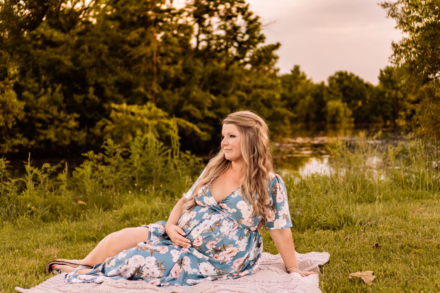 St Charles, MO Maternity Photographer