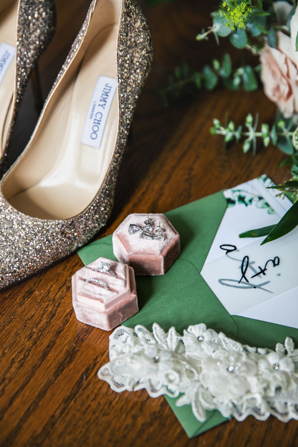 Cute and quirky little wedding in Schomberg and Arlington Estate by photographer Shawn Van Daele