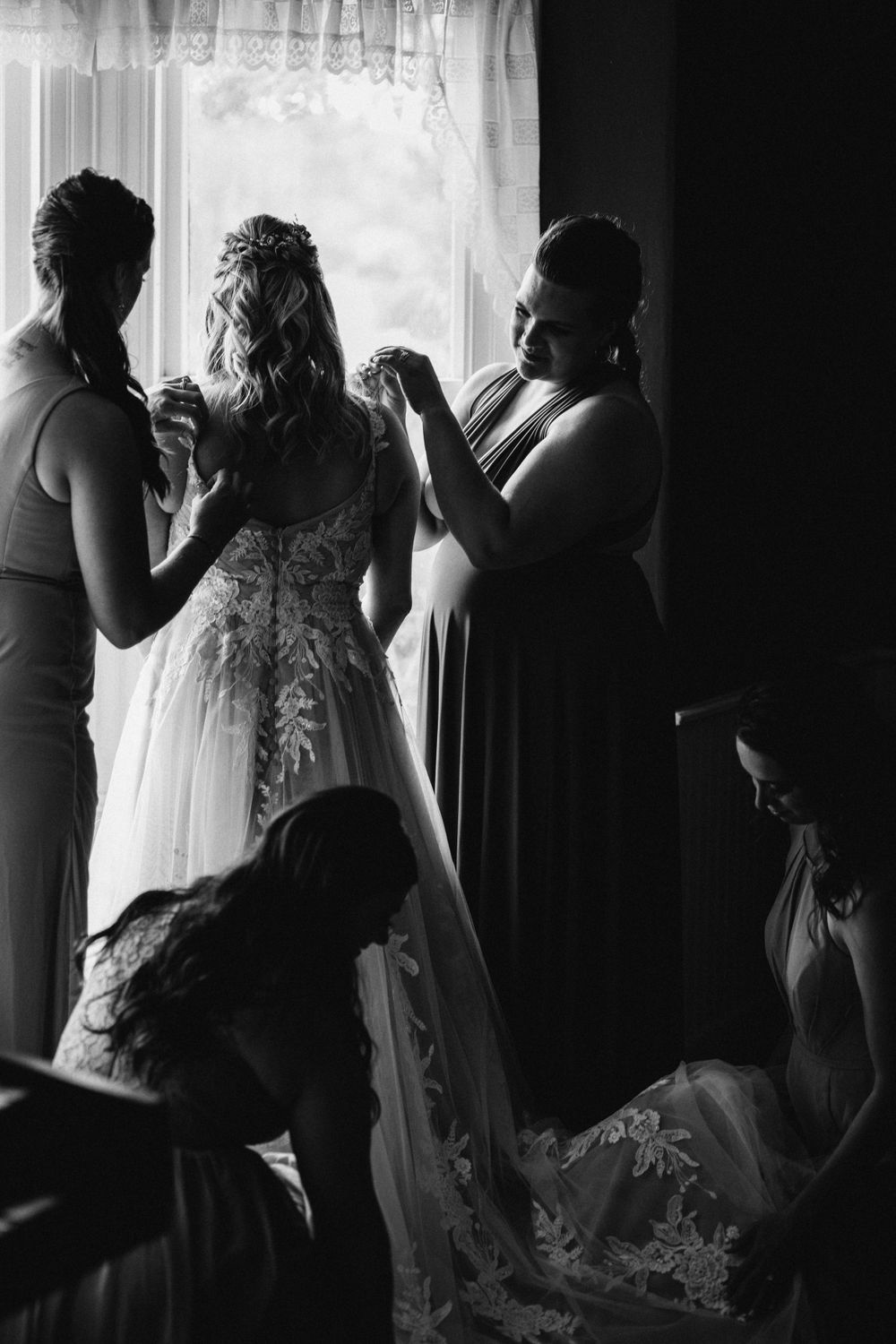 Professional wedding photo - bridesmaids