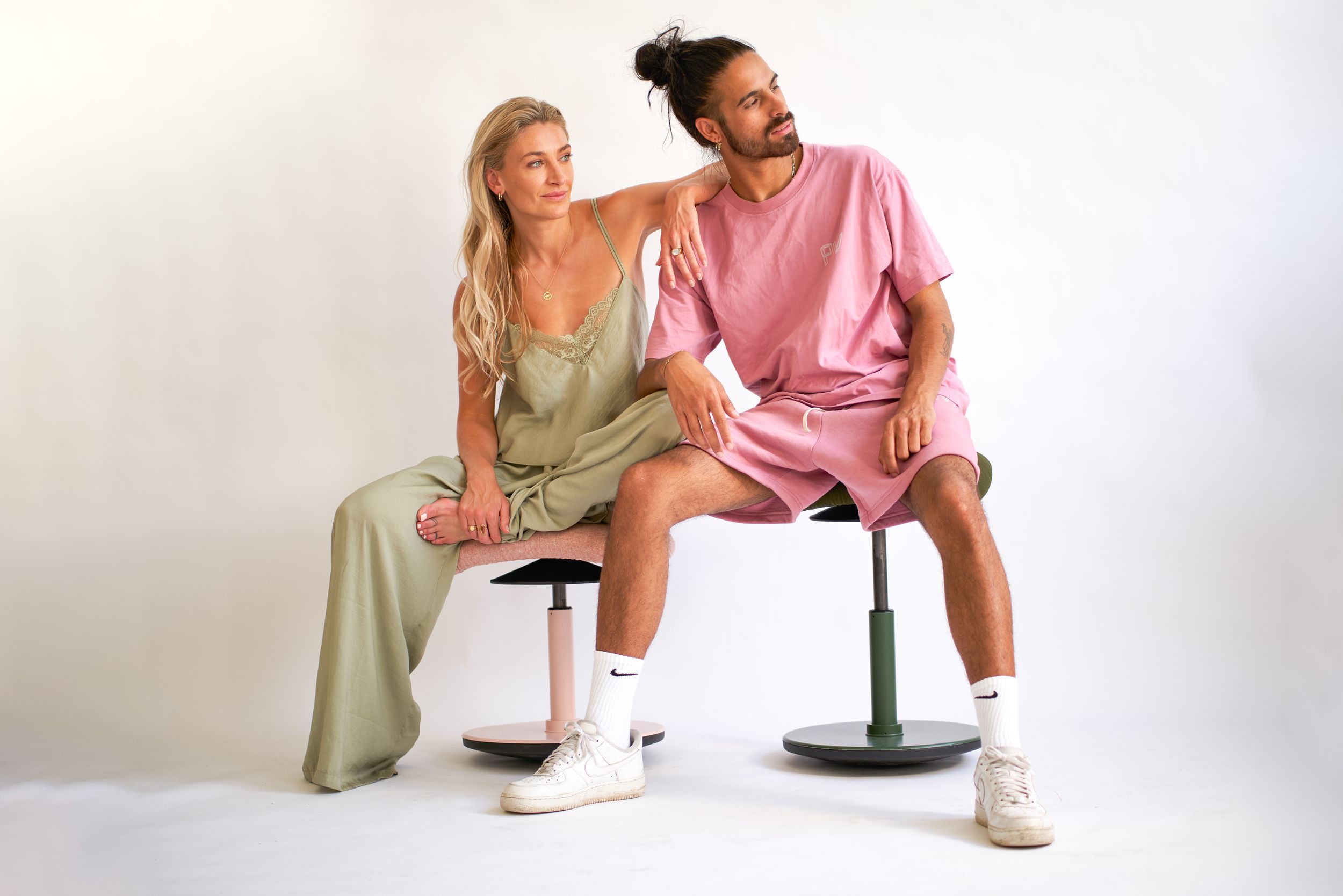 stitt lavabird yoga balanskruk balans shoot studio daylight nanlite kameraexpress model zen rust officekruk kruk barkruk