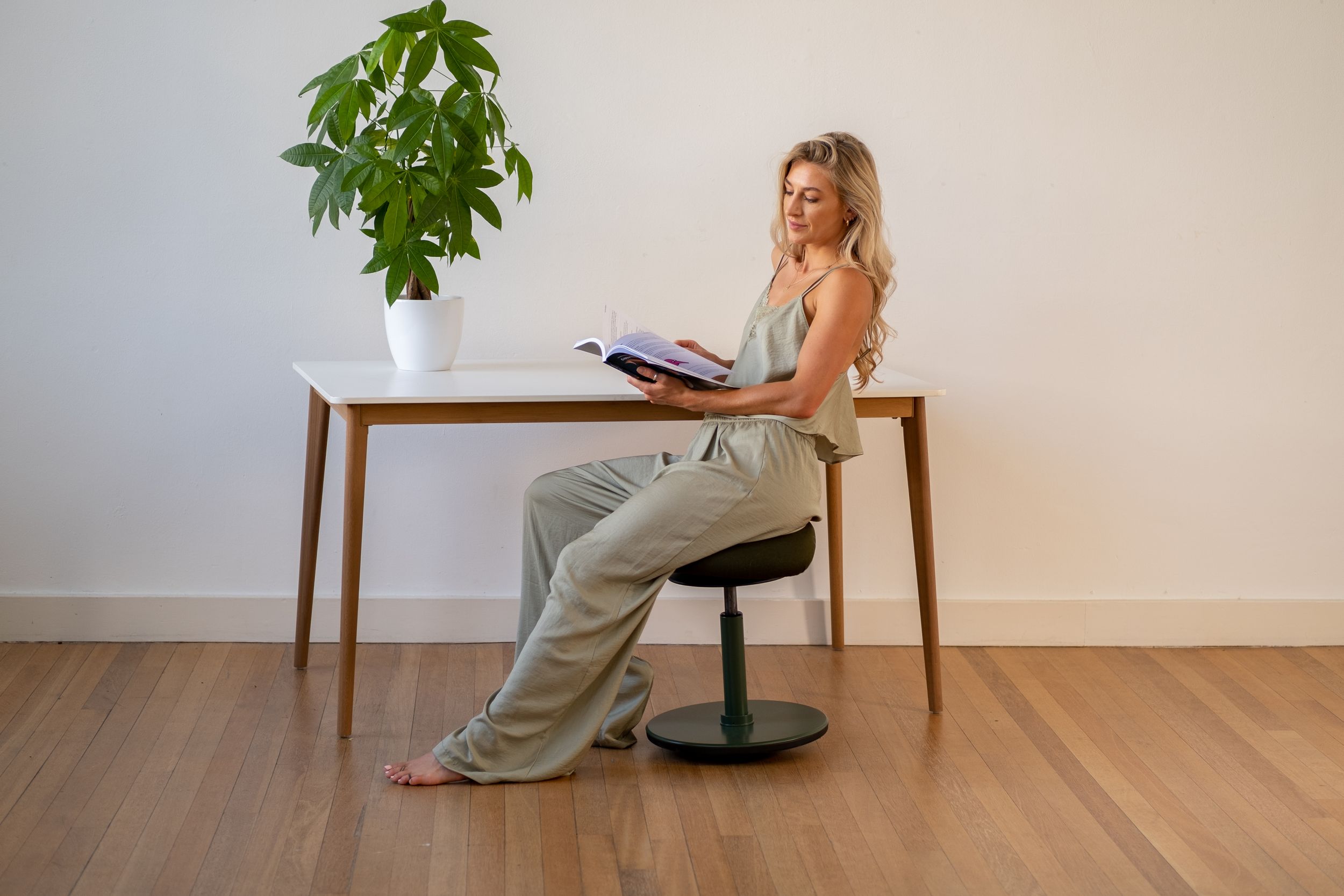 stitt lavabird yoga balanskruk balans shoot studio daylight nanlite kameraexpress model zen rust officekruk kruk barkruk