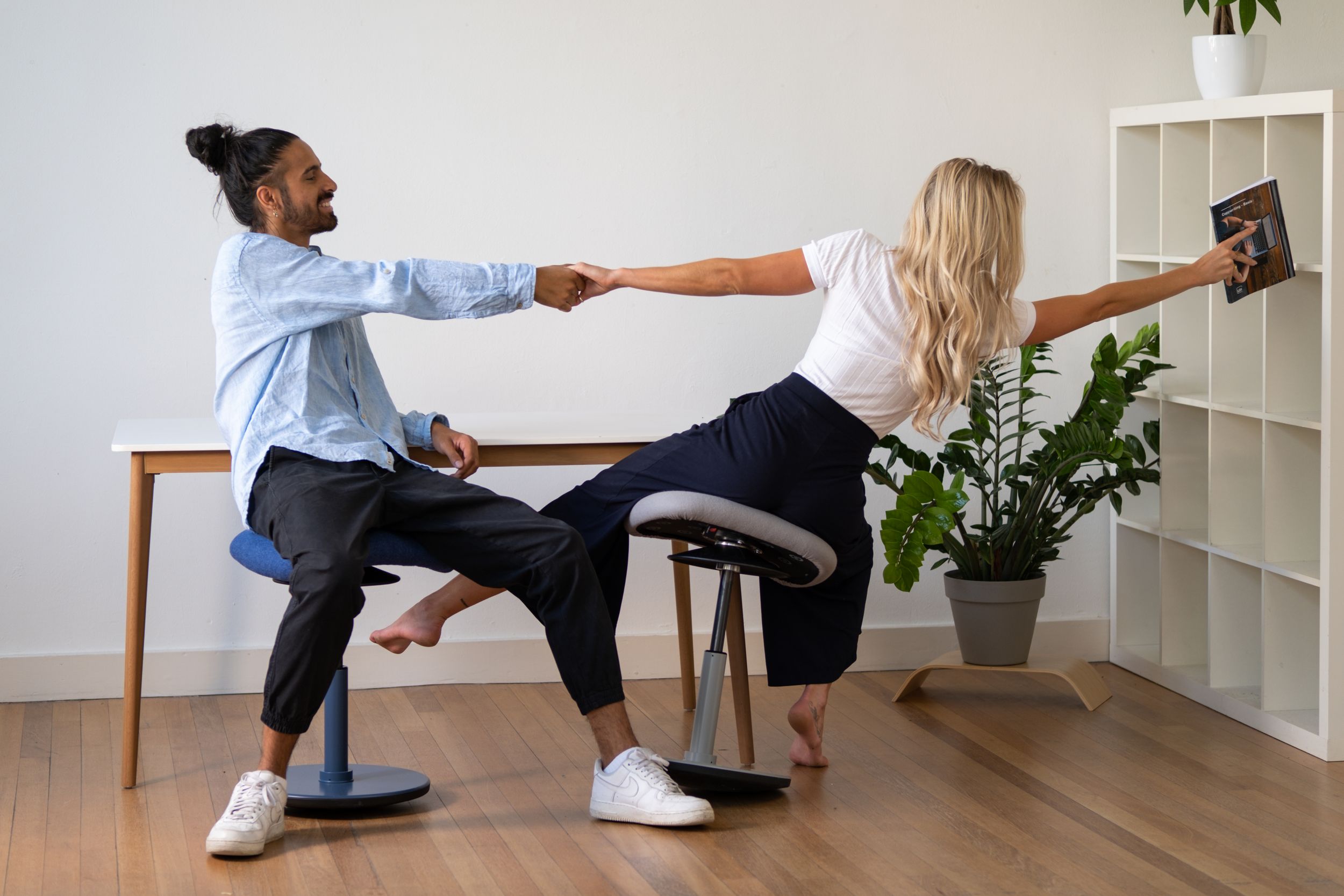 stitt lavabird yoga balanskruk balans shoot studio daylight nanlite kameraexpress model zen rust officekruk kruk barkruk