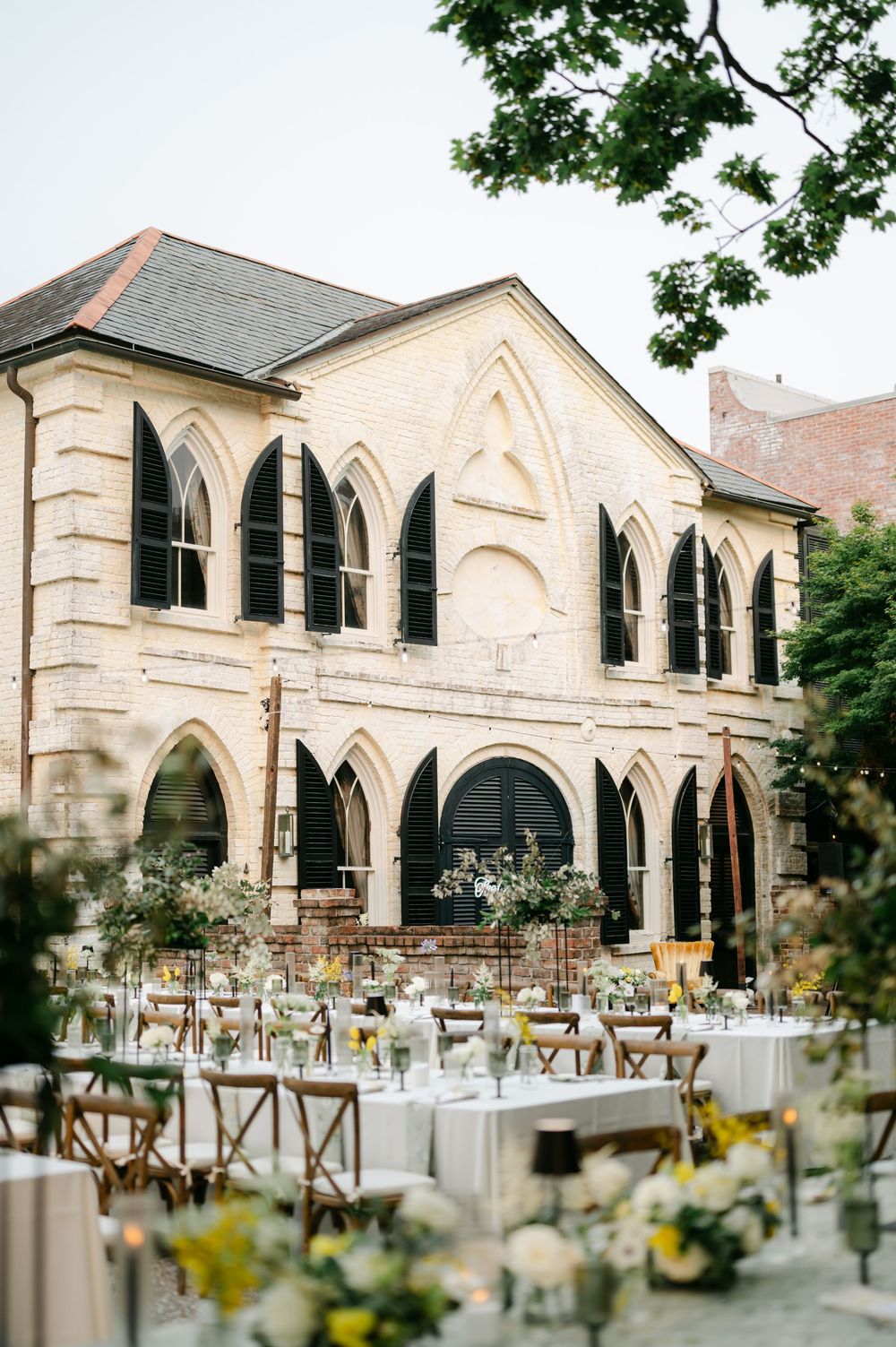 William Aiken House wedding photos from a top Charleston wedding photographer. See more timeless and candid wedding photos William Aiken
