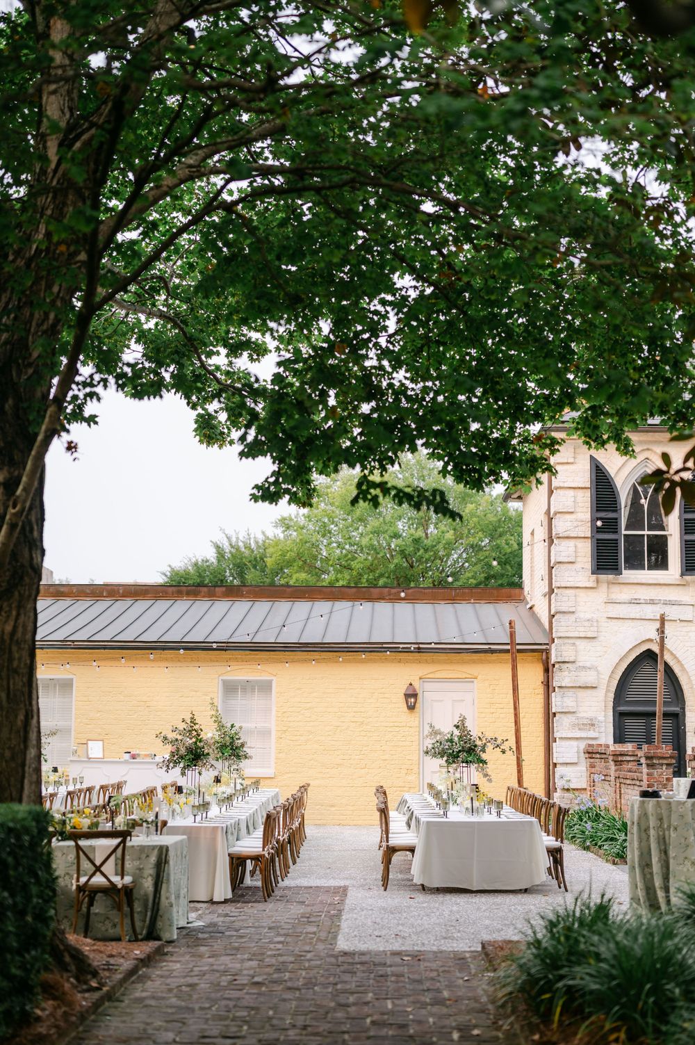 William Aiken House wedding photos from a top Charleston wedding photographer. See more timeless and candid wedding photos William Aiken