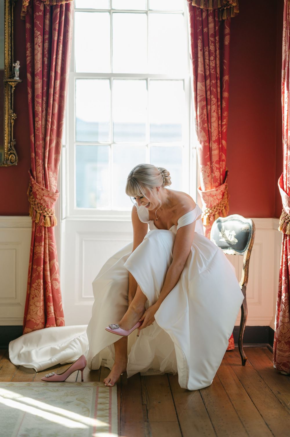 William Aiken House wedding photos from a top Charleston wedding photographer. See more timeless and candid wedding photos William Aiken