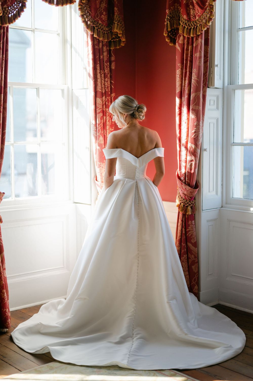 William Aiken House wedding photos from a top Charleston wedding photographer. See more timeless and candid wedding photos William Aiken
