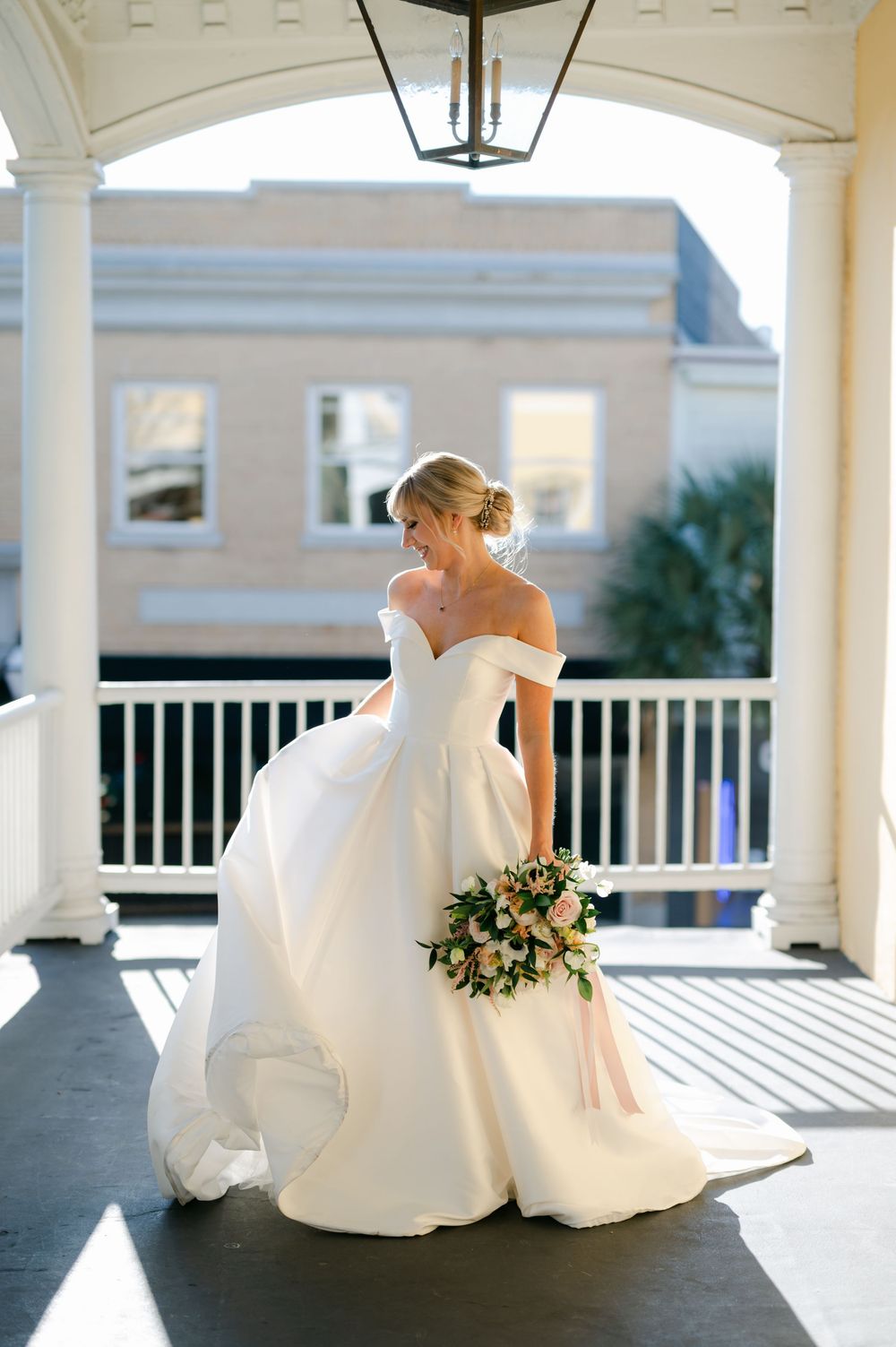 William Aiken House wedding photos from a top Charleston wedding photographer. See more timeless and candid wedding photos William Aiken