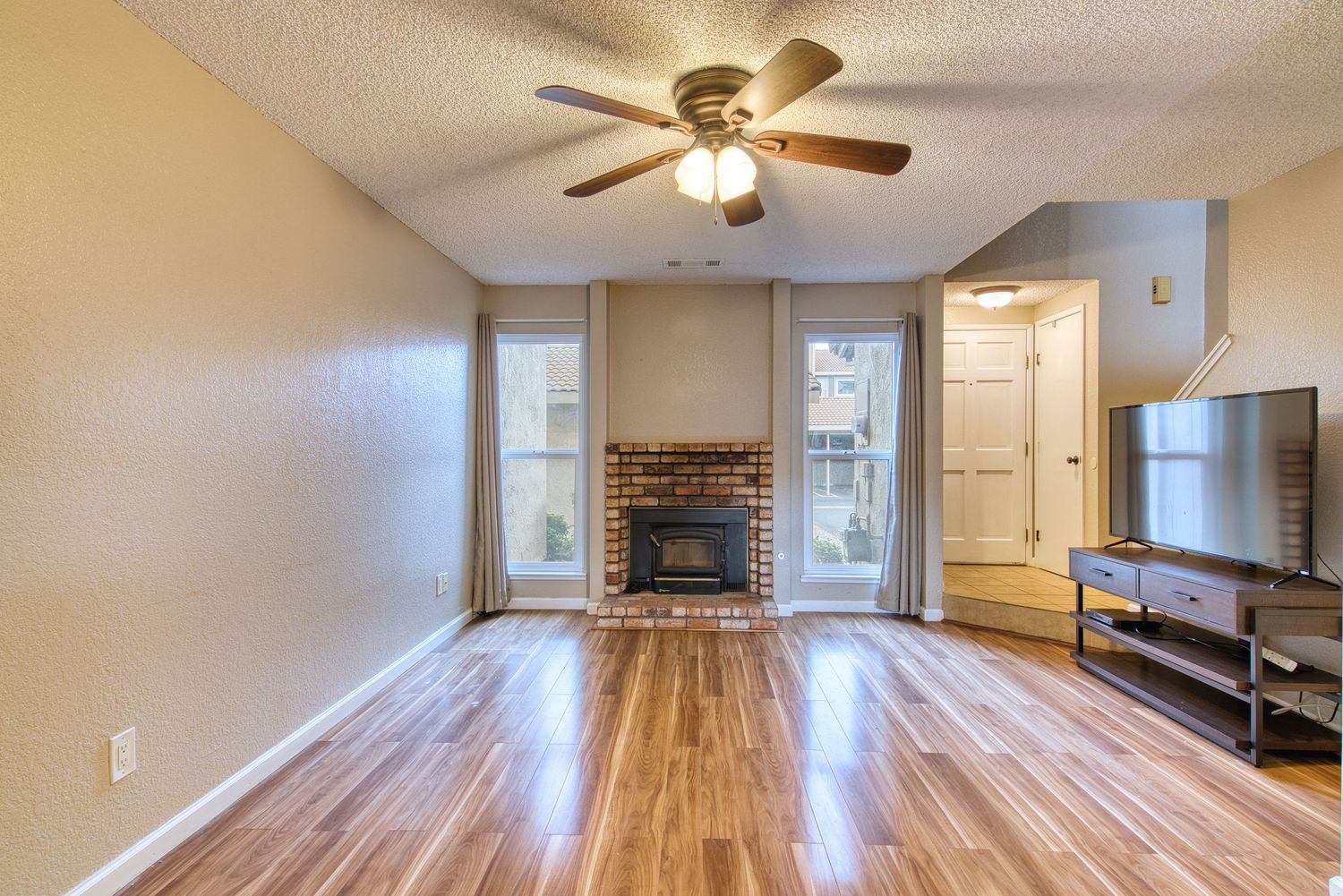 Livingroom before virtual staging