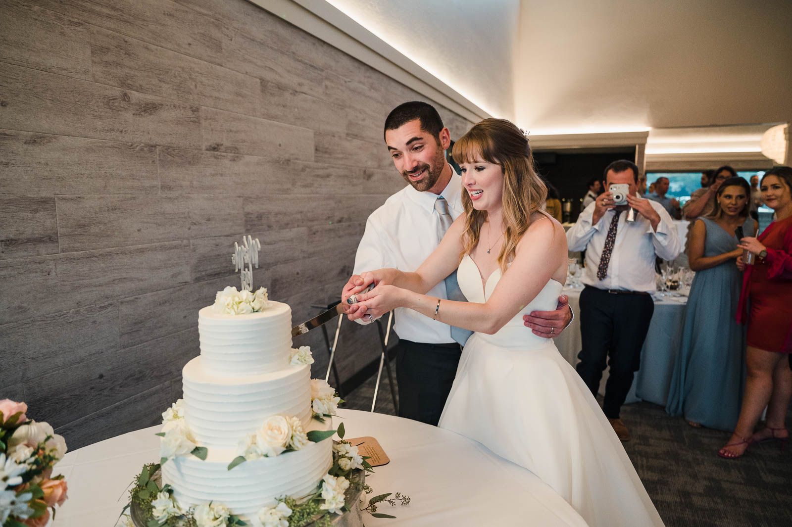 bride and groom cutting the wedding cake