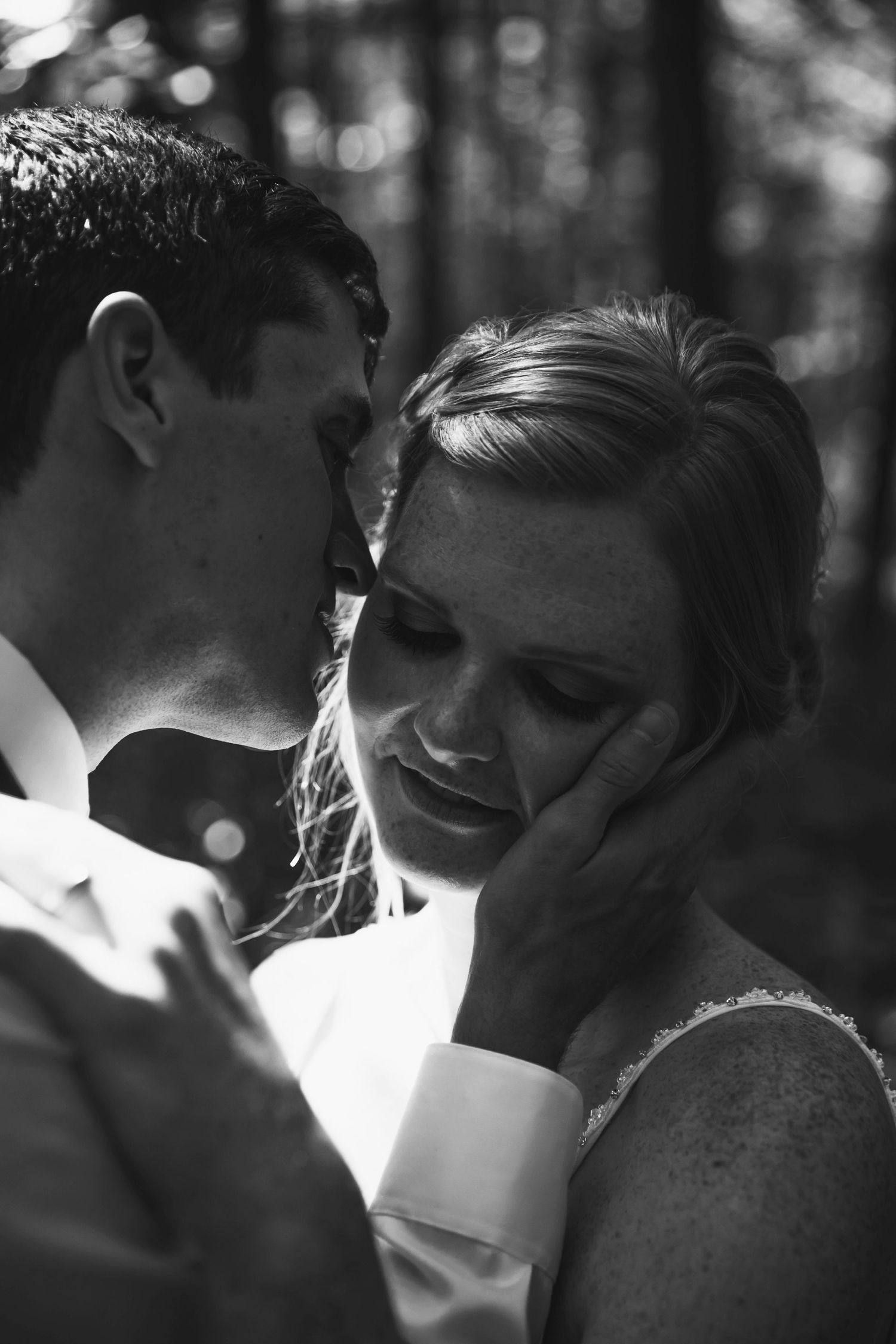 Charming rustic backyard wedding in Mount Brydges Ontario by London photographer Shawn Van Daele