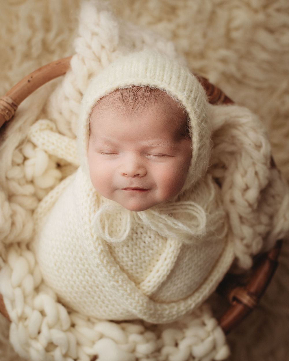 Professional newborn photo - cream