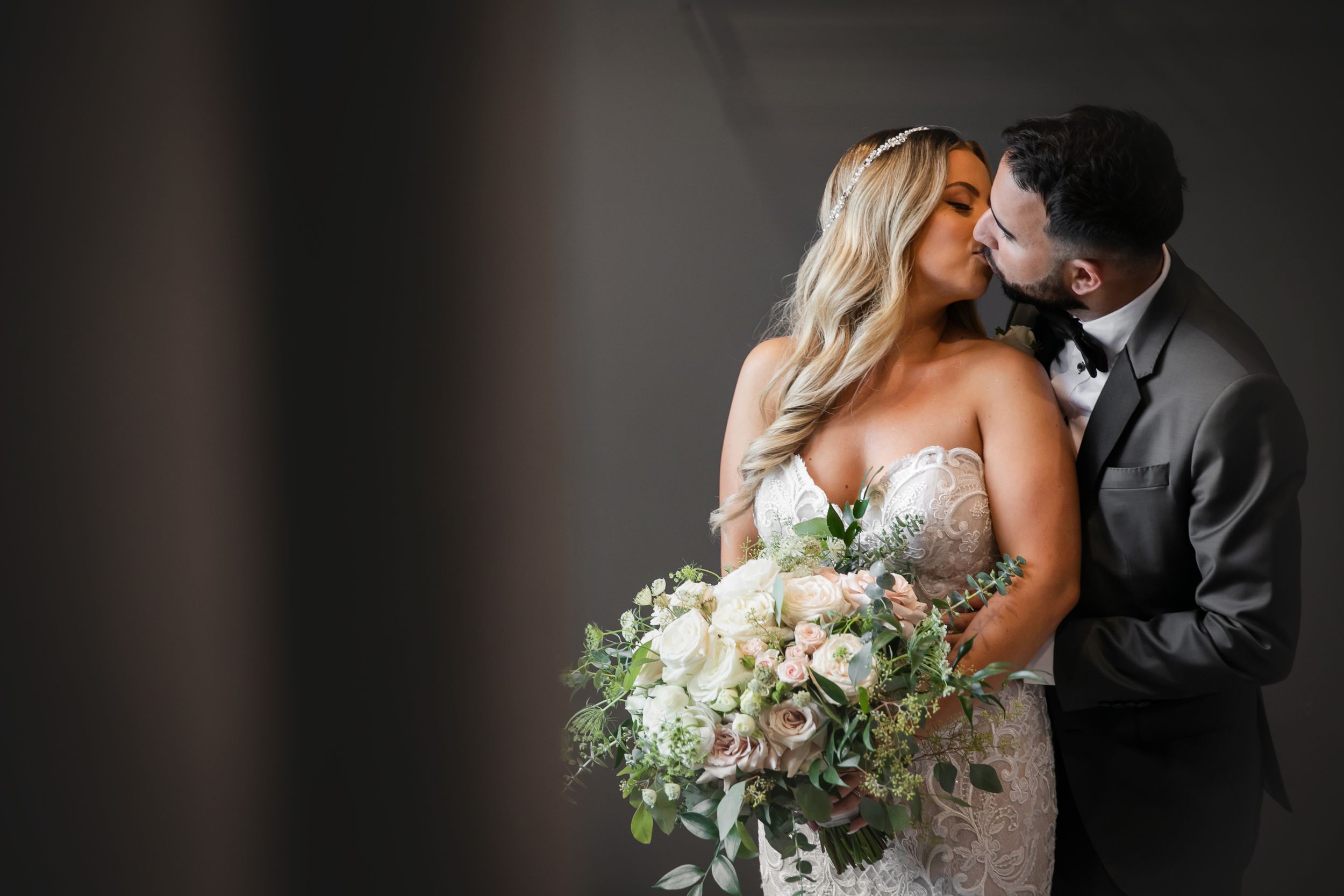 Cute and quirky little wedding in Schomberg and Arlington Estate by photographer Shawn Van Daele