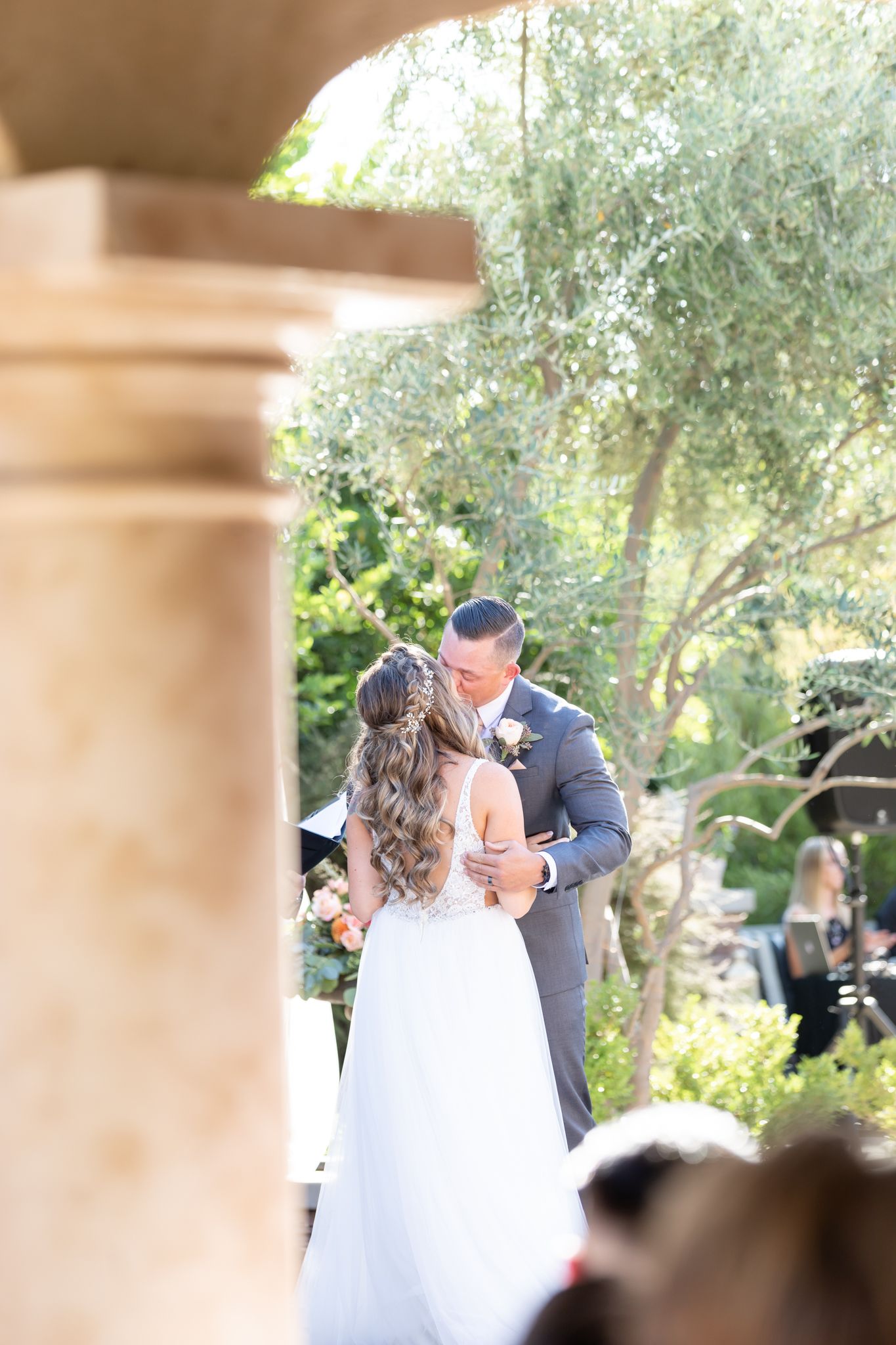 the wedding kiss garden