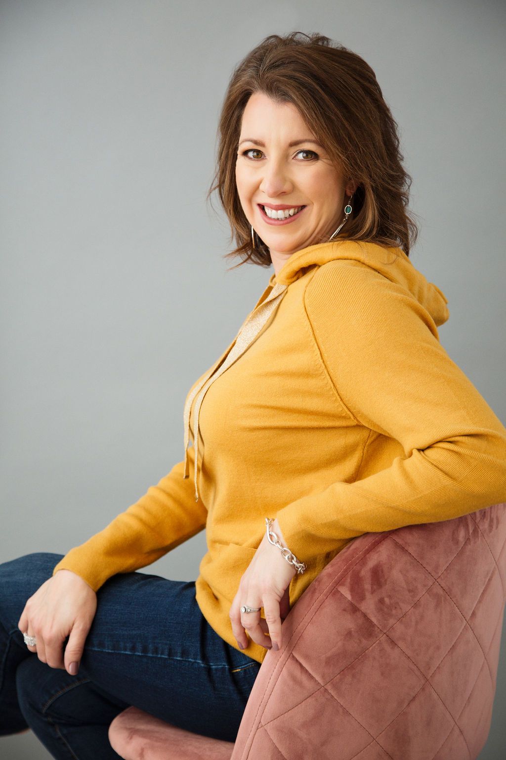 Houston Virtual Assistant Danna Hitchcock in a yellow sweater