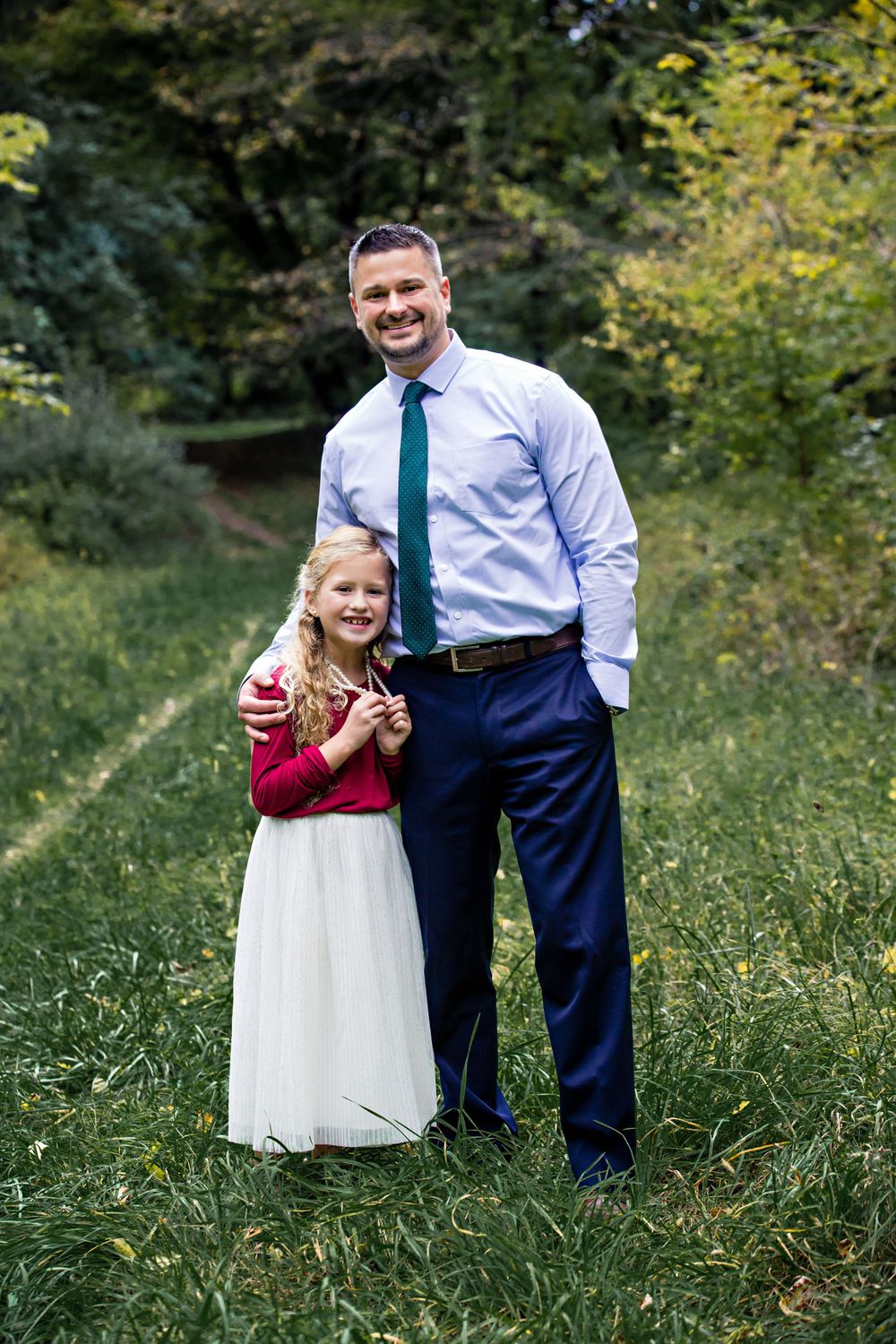 dad hugging daughter