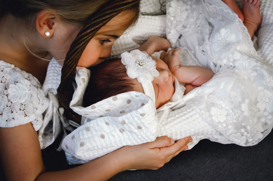 sister baby girl sutherland shire newborn photography