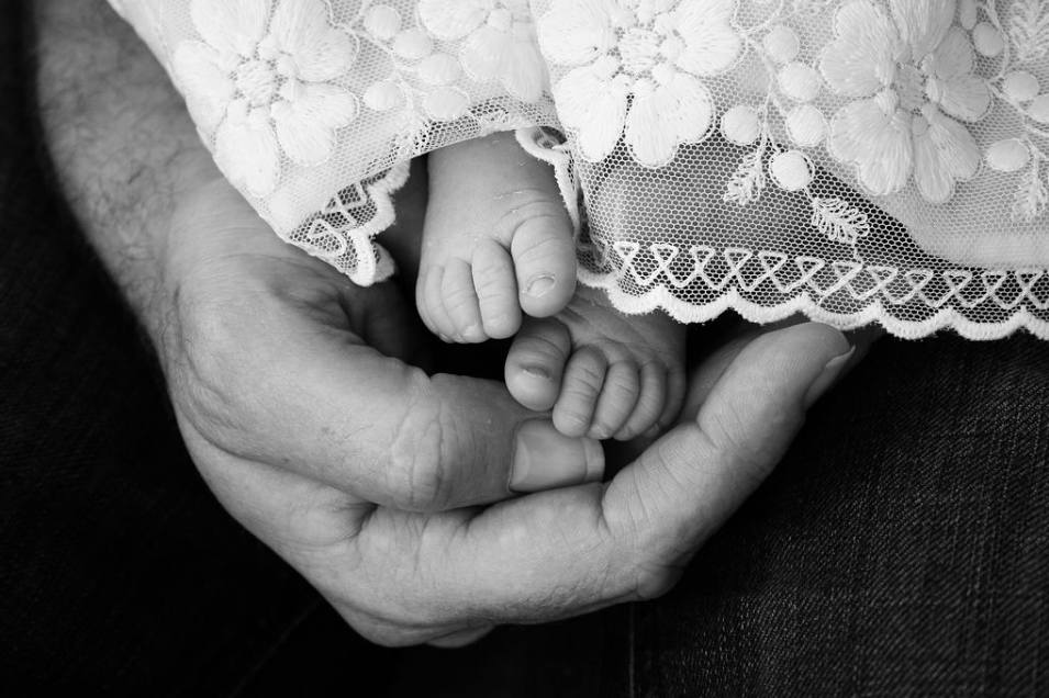 baby in father's arms sutherland shire newborn photography