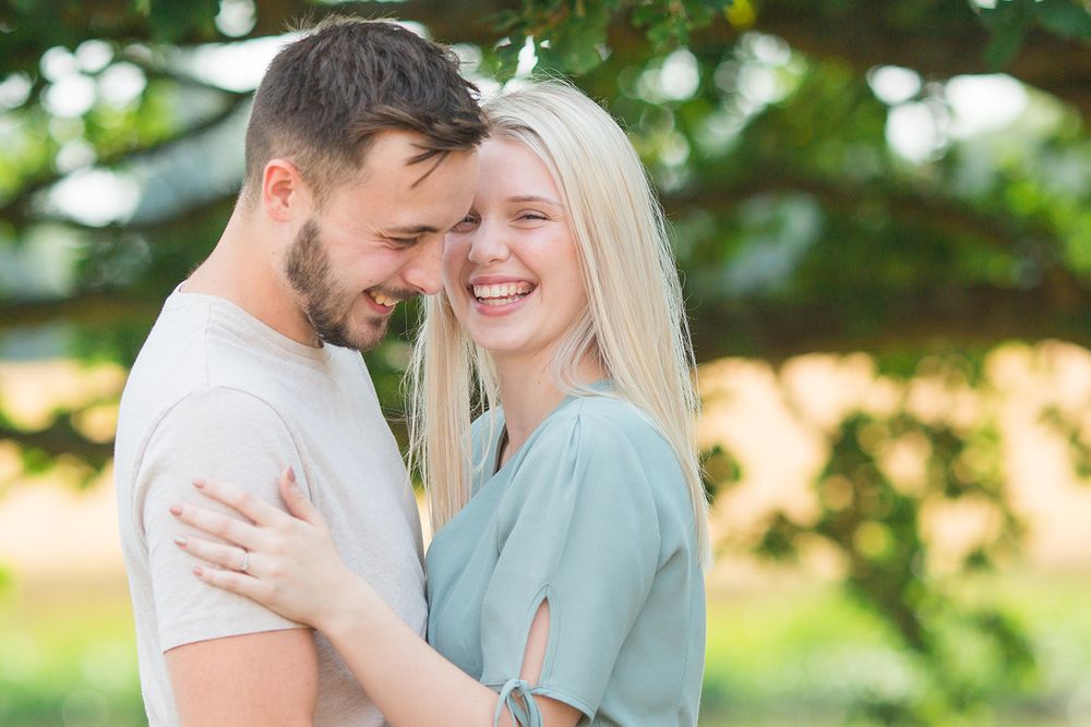 natural and relaxed wedding and engagement photography