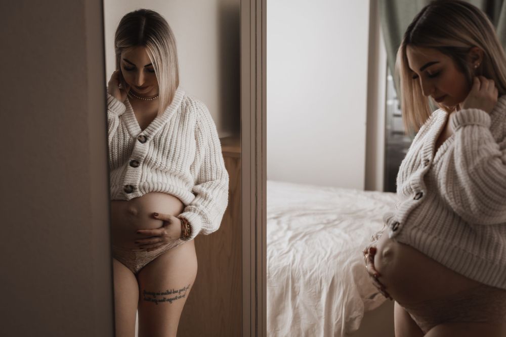 Séance grossesse lifestyle – Capturer les émotions et la joie de l'attente dans un cadre naturel et serein