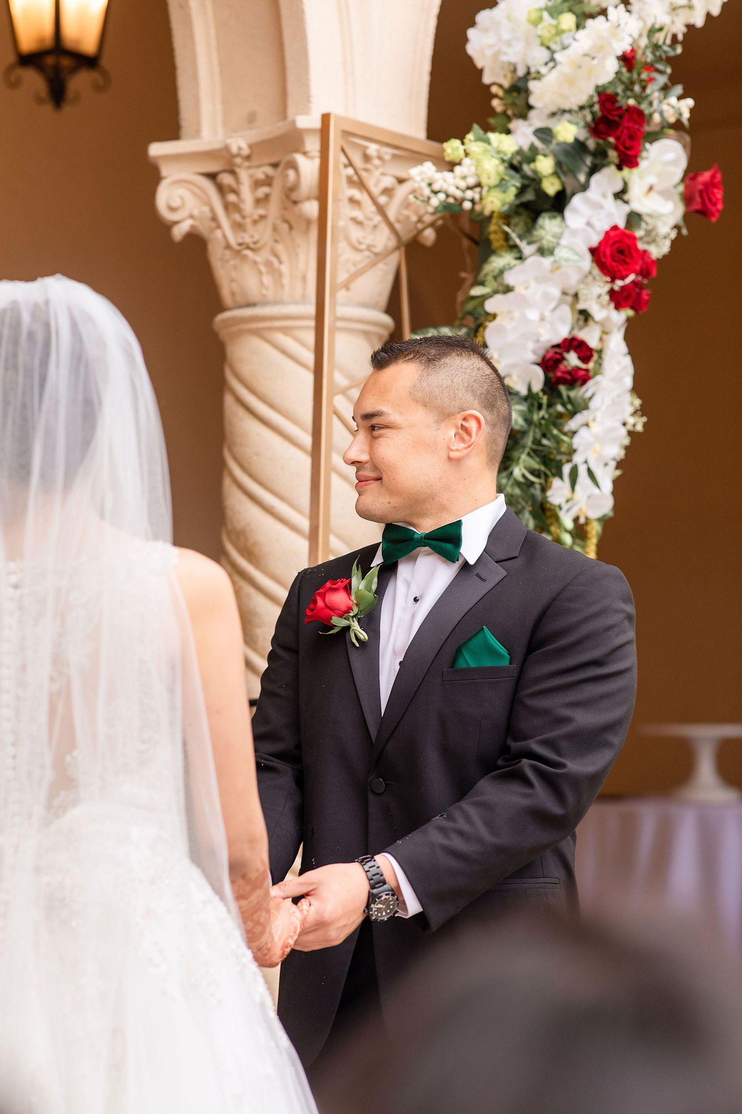 A couple who decided to get married in Sarasota read their vows in front of the guests
