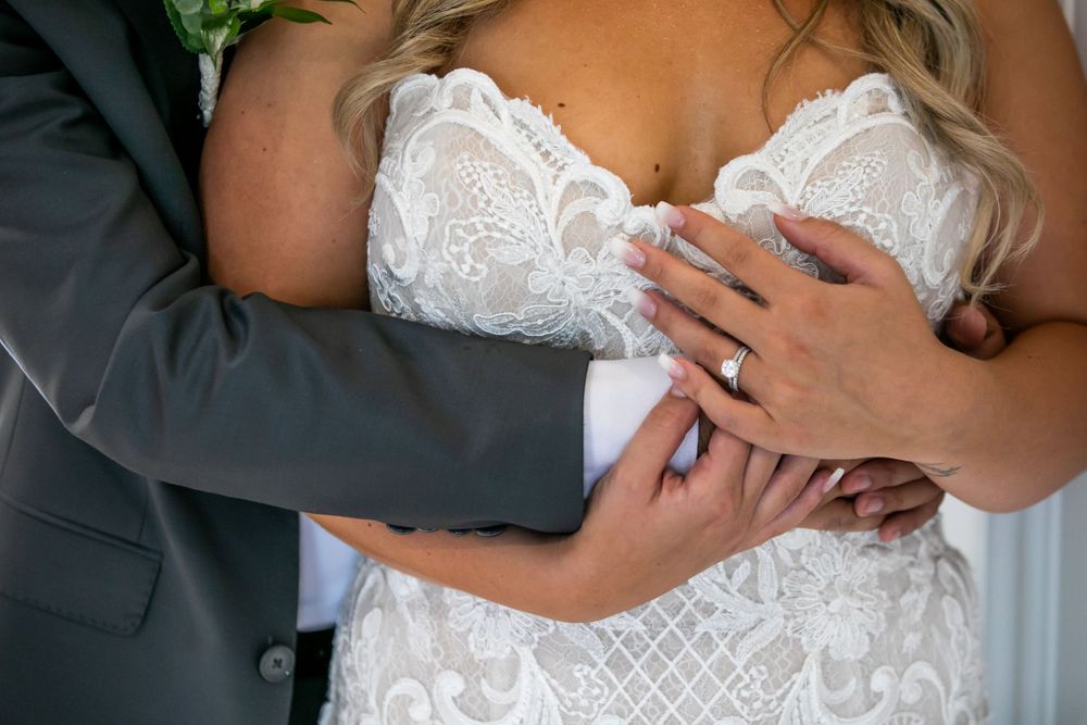 Cute and quirky little wedding in Schomberg and Arlington Estate by photographer Shawn Van Daele