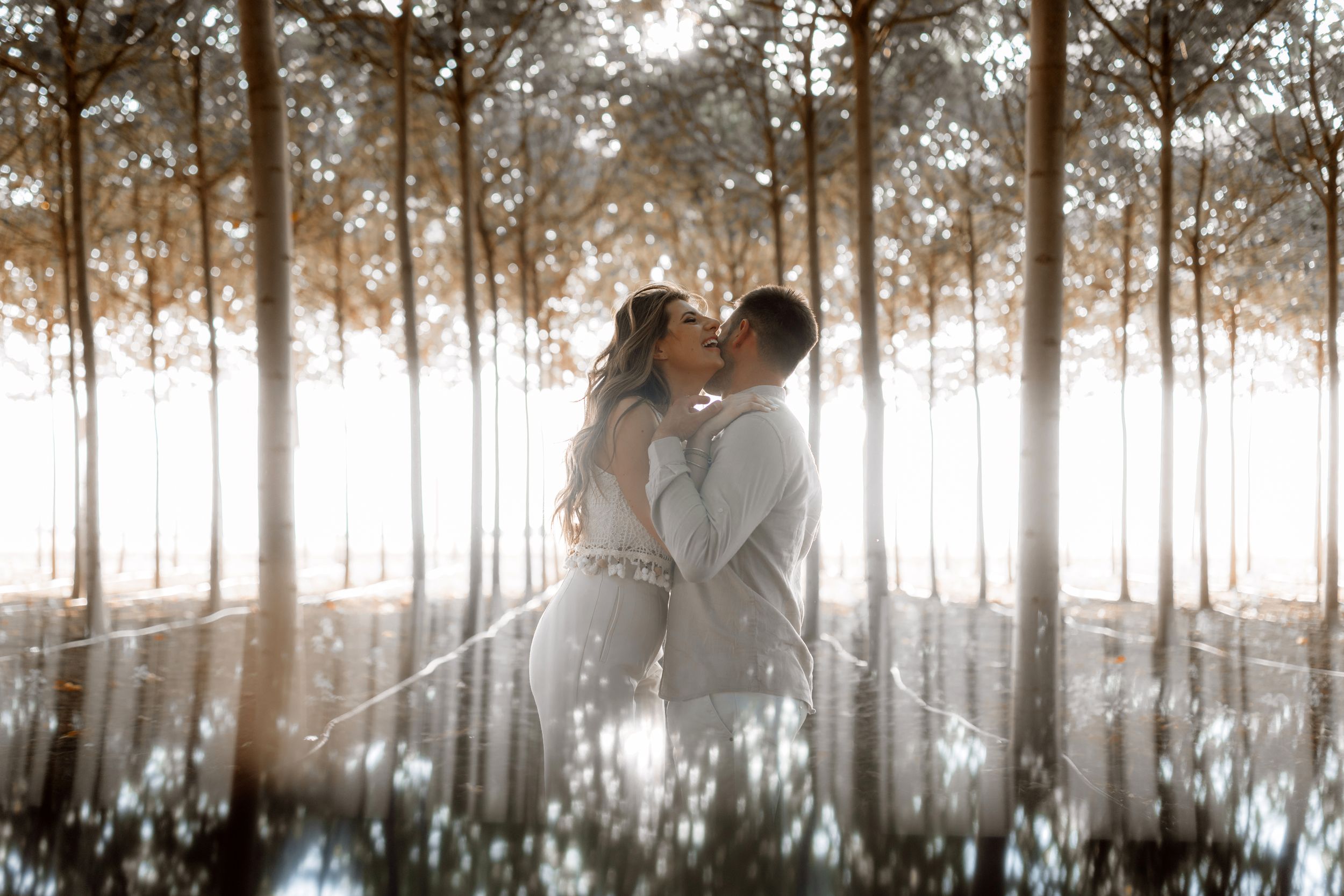 Puglia - couple - prematrimoniale - sessione di coppia - natura - bosco - piantagione di Paulonia - wedding photographer