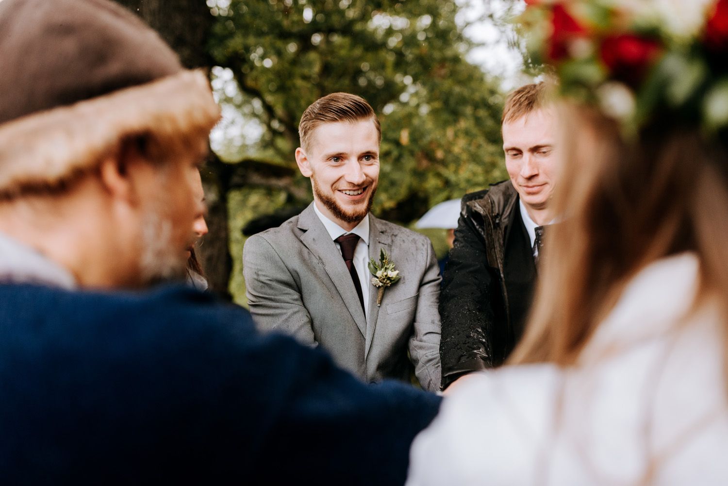Kāzas Cēsīs brīvā dabā zem ozola latviešu kāzu tradīcijas līdzināšana
